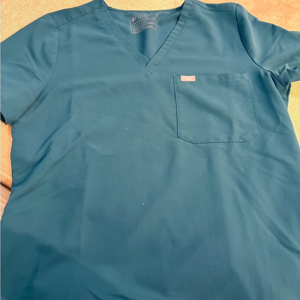 Figs Women’s Short Sleeve V-Neck in Teal